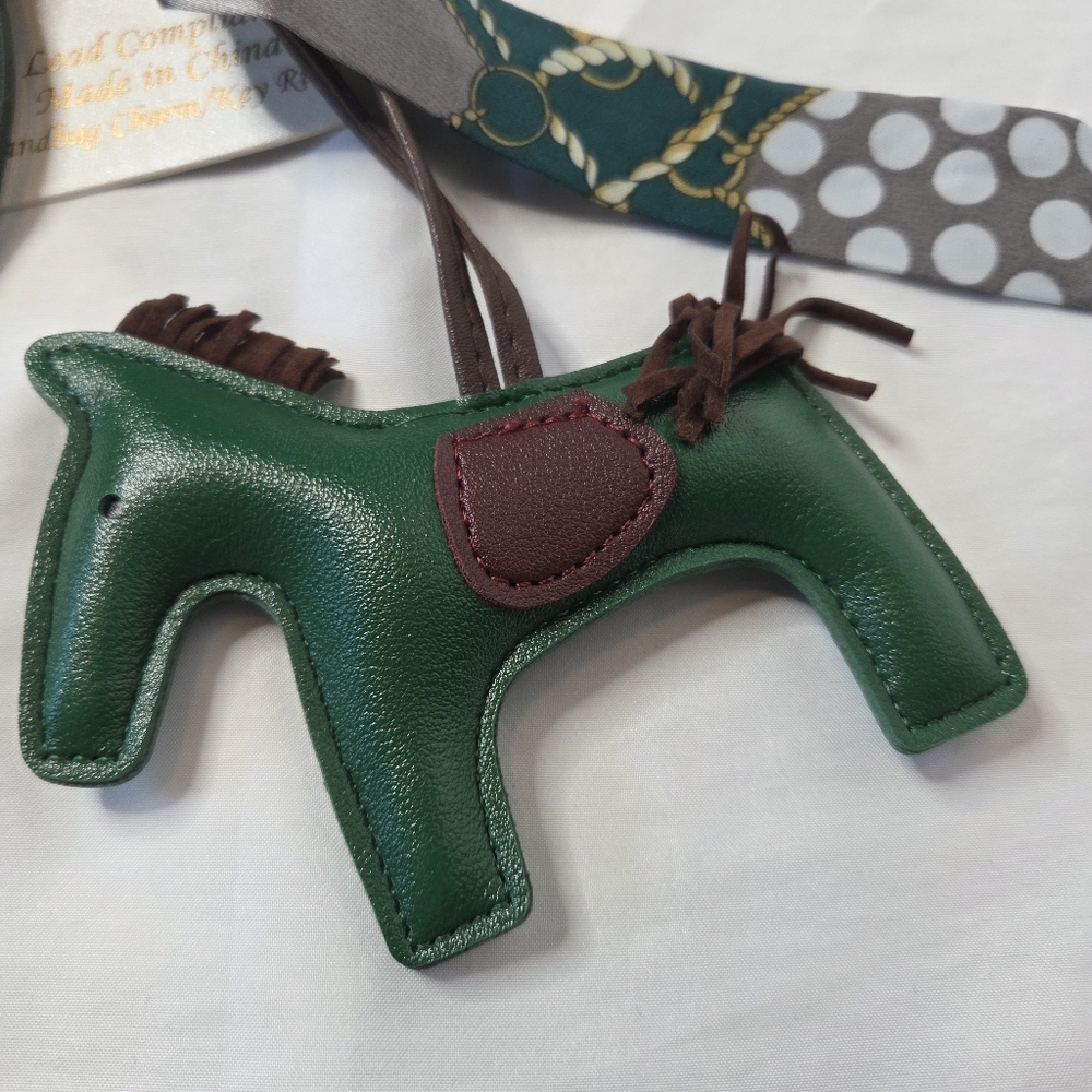 Natasha Green Horse Key Ring Charm Keychain - Picture 7 of 8